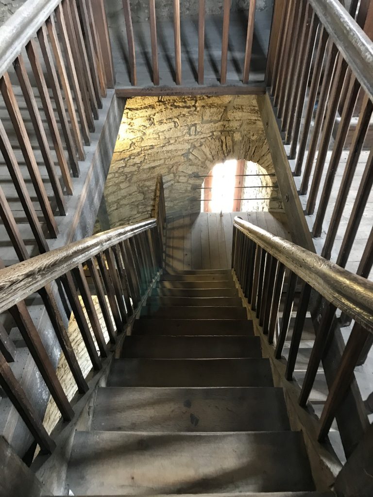 Die Treppen hoch zum Turm der Sparrenburg
