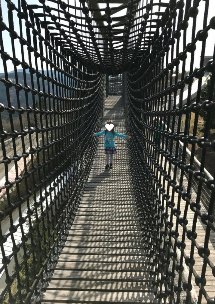 Panorama Erlebnis Brücke Winterberg Erlebnisberg Kappe mit Kindern