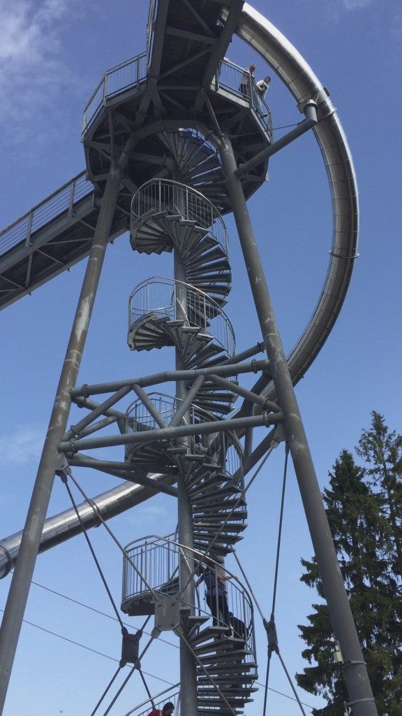 Panorama Erlebnis Brücke Winterberg Erlebnisberg Kappe mit Kindern