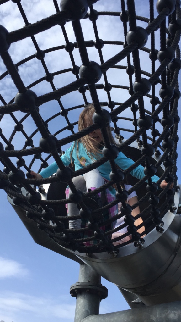 Panorama Erlebnis Brücke Winterberg Erlebnisberg Kappe mit Kindern