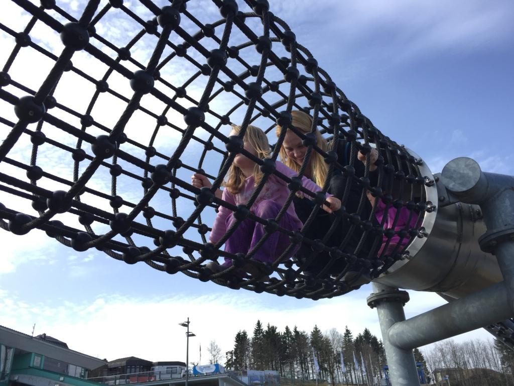 Panorama Erlebnis Brücke Winterberg Erlebnisberg Kappe mit Kindern