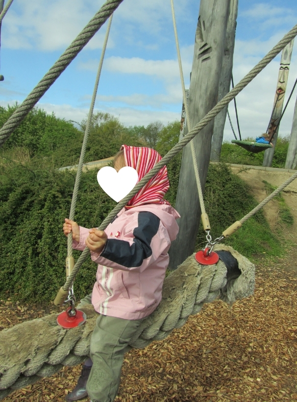 Zoo Osnabrück mit Kindern - Spielplatz, Schaukel
