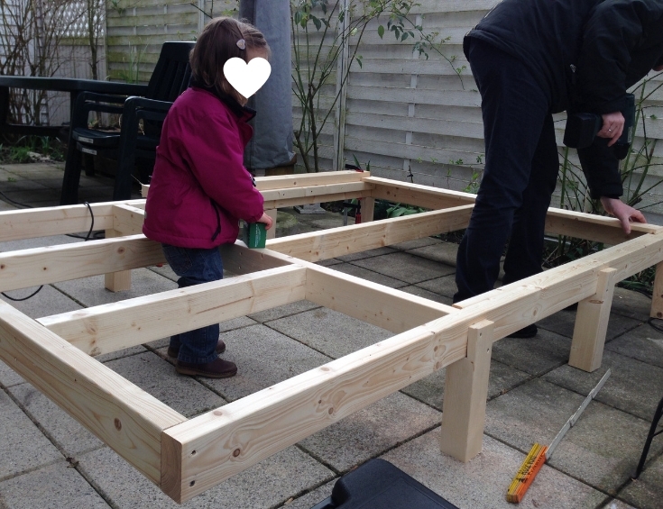 DIY-Projekt: Garten-Spielhaus für Kinder selber bauen