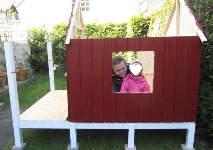DIY-Projekt: Garten-Spielhaus für Kinder selber bauen - Das Aufstellen der Wände