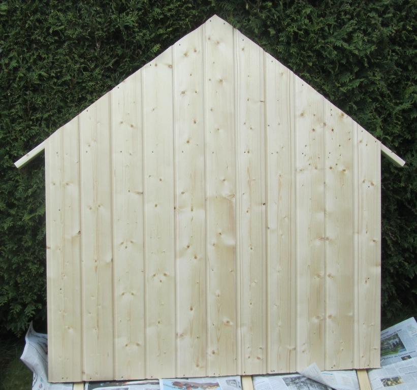 DIY-Projekt: Garten-Spielhaus für Kinder selber bauen - Die Rückwand