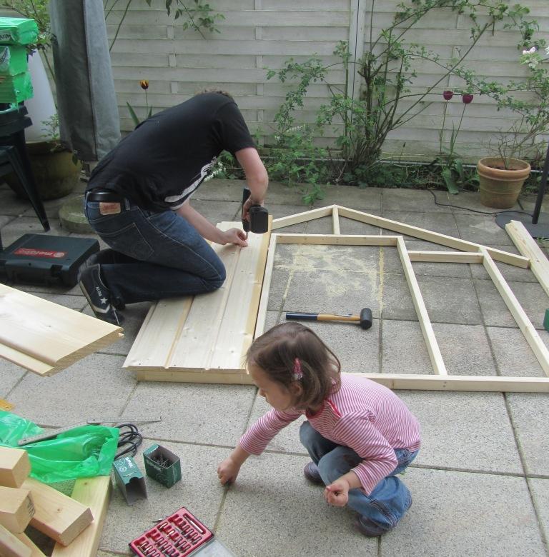 DIY-Projekt: Garten-Spielhaus für Kinder selber bauen