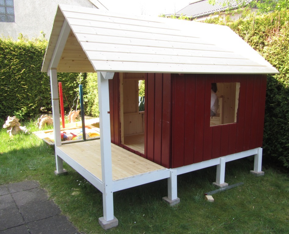 DIY-Projekt: Garten-Spielhaus für Kinder selber bauen - Das Dach