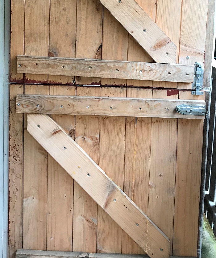 DIY-Projekt: Garten-Spielhaus für Kinder selber bauen - Innenseite