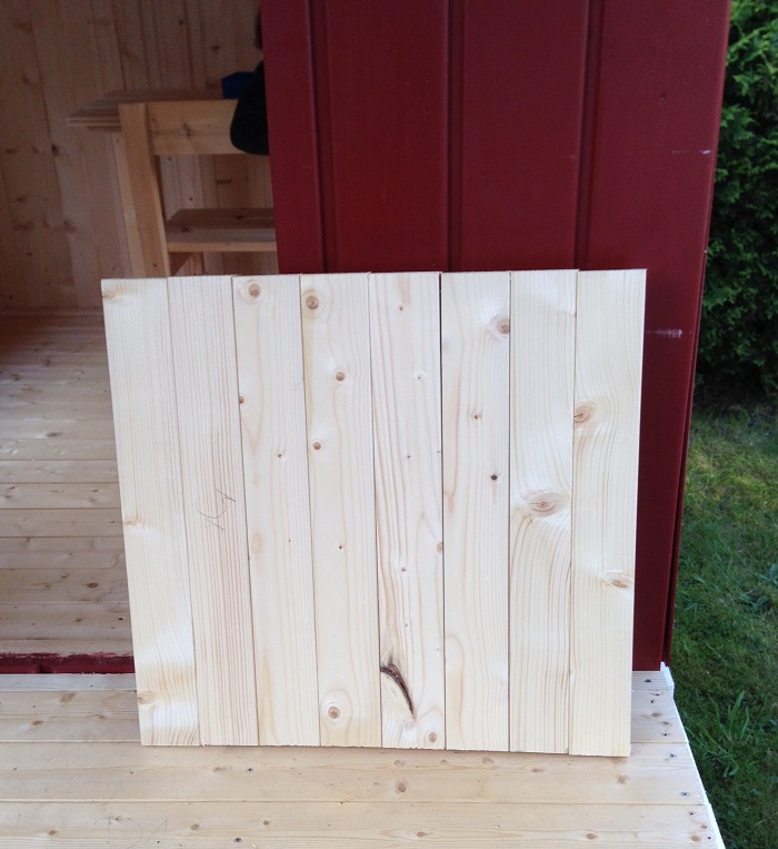 DIY-Projekt: Garten-Spielhaus für Kinder selber bauen - Türflügel