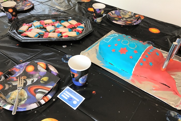 Rezept Raketen-Kuchen zum Kindergeburtstag Kuchen mit Weltraum Deko