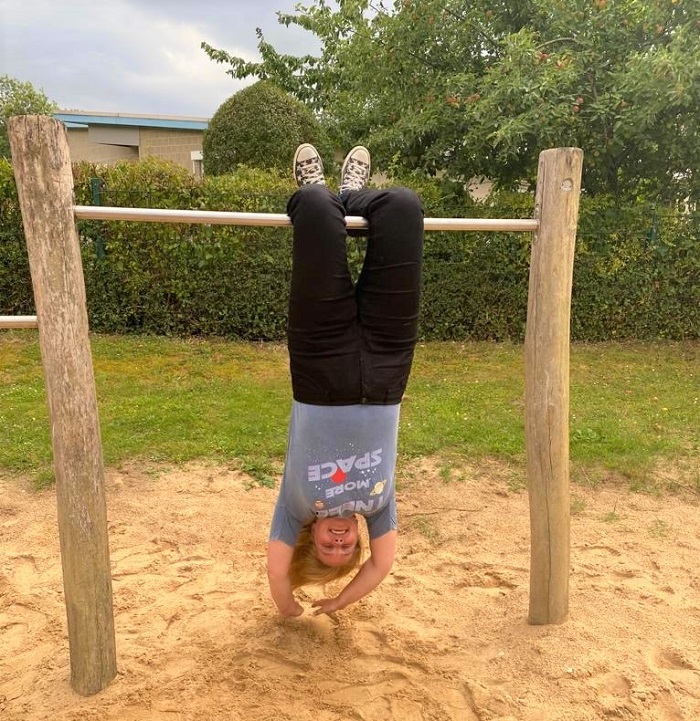 Handstand lernen in 4 Wochen - kopfüber auf dem Spielplatz