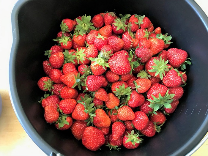 30am30 - 30 schöne Momente im Juni 2021 - Erdbeeren ernten
